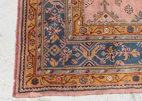 Ushak Rug