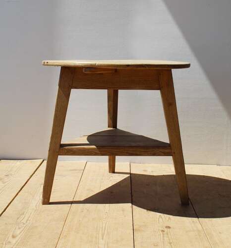 Early 19th Century Cricket Table
