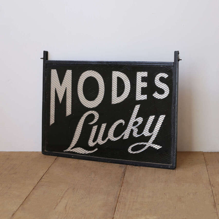 'Modes Lucky&rsquo; Retail Sign